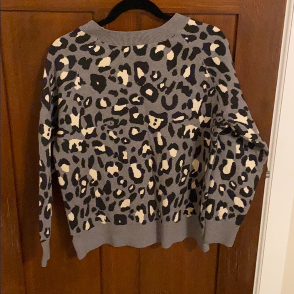 BRAND NEW Stella & Dot side-button leopard sweater - Picture 3 of 4